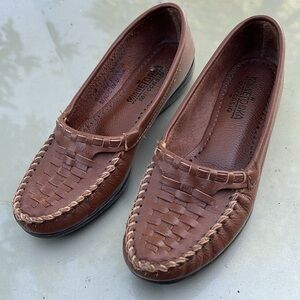 Minnetonka Moccasin women’s size 6‎